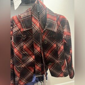 Good blouse for speacial events comes with a matching belt